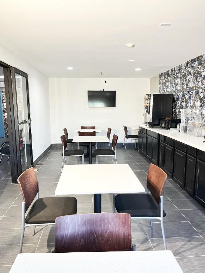 Super 8 By Wyndham Peoria Motell Exteriör bild