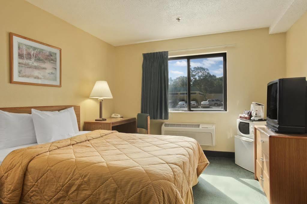 Super 8 By Wyndham Peoria Motell Exteriör bild