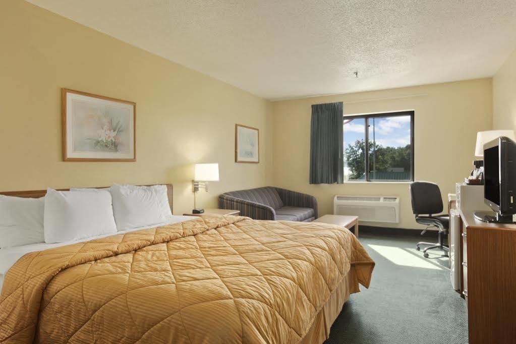 Super 8 By Wyndham Peoria Motell Exteriör bild